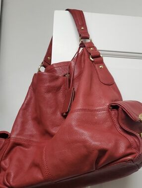 LA VICTOIRE Leather Shoulder Bag - Red